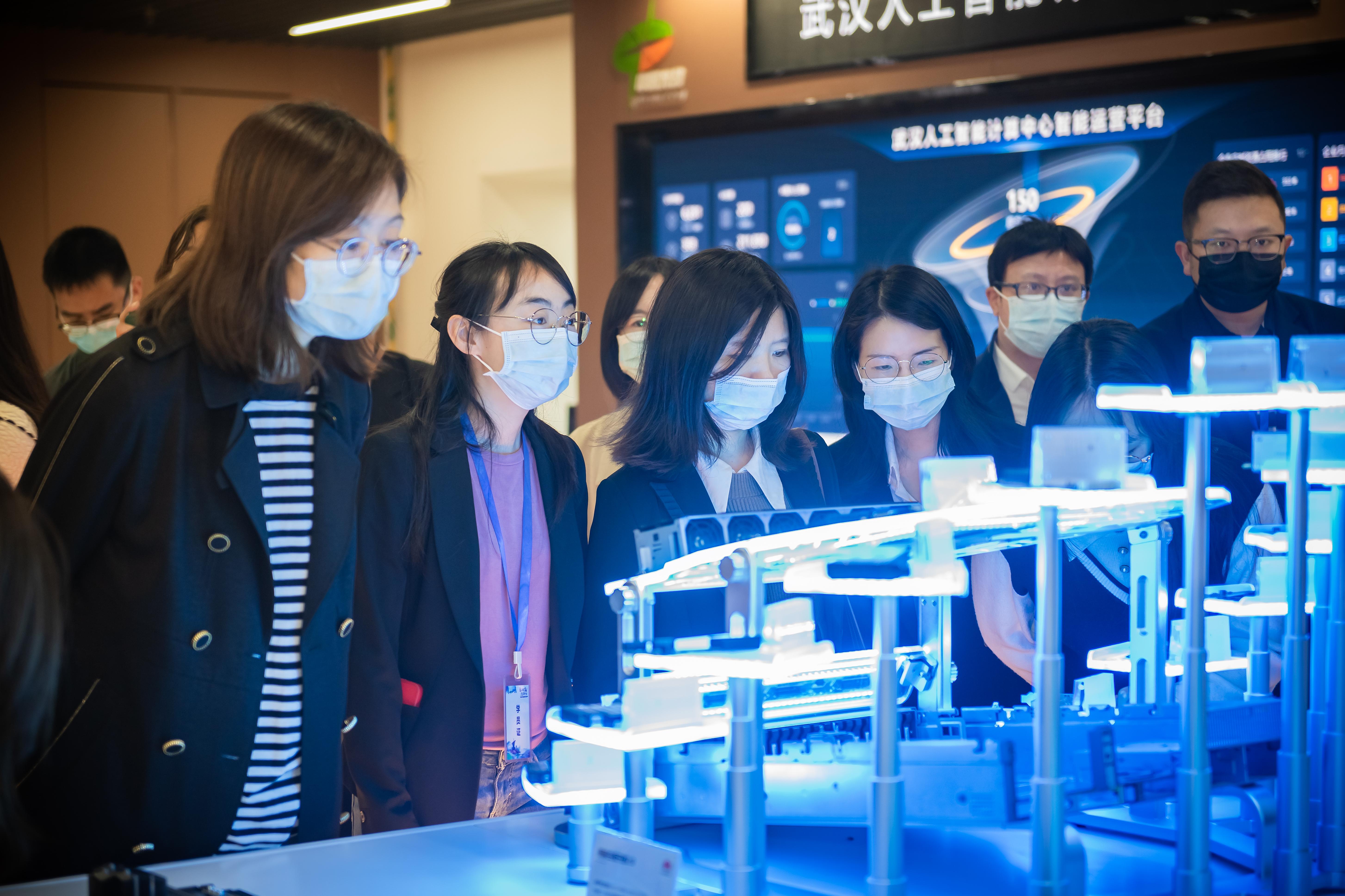 人工智能计算中心参观.jpg